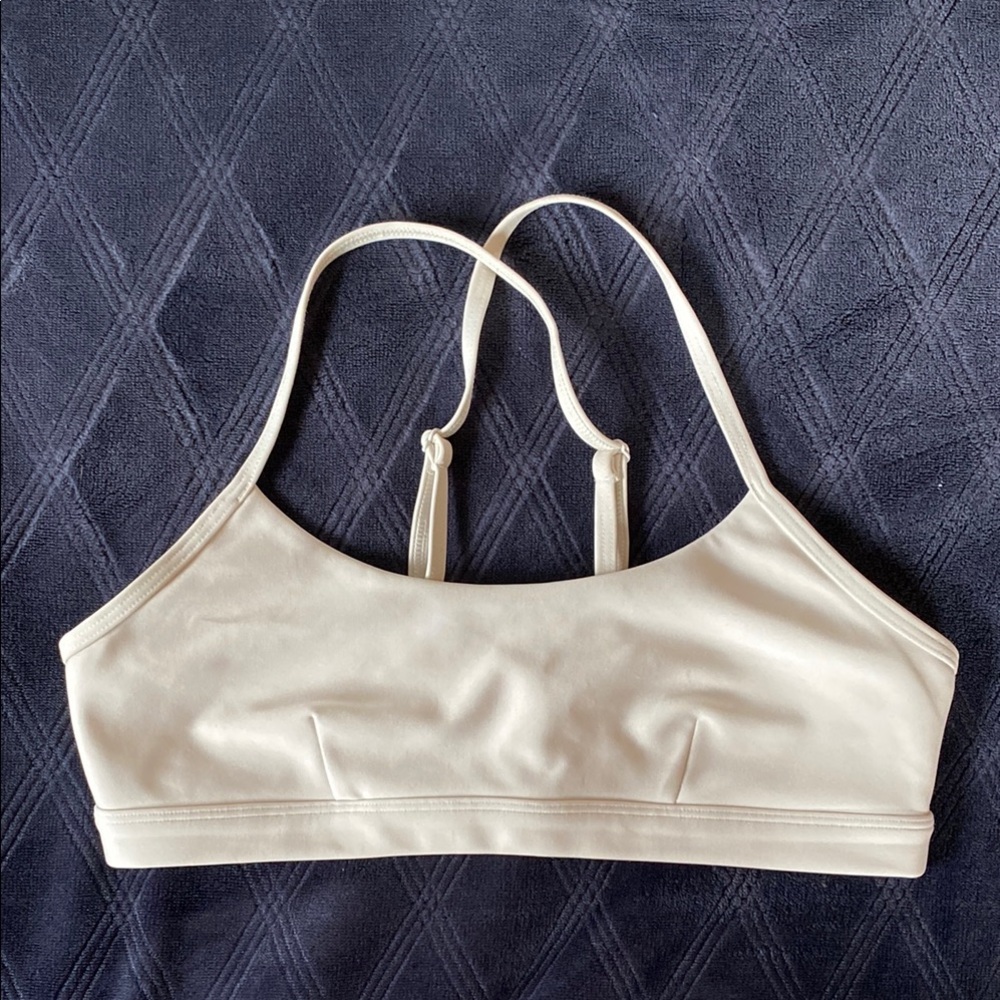ALO Yoga Airlift Intrigue Ivory Bra